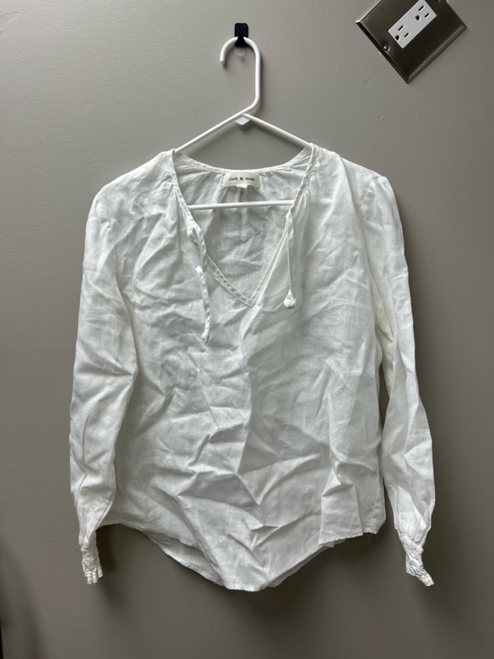 Cloth & Stone Women’s White Linen V‎ Neck Long Sleeve Blouse